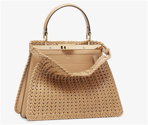 borsa peekaboo fendi persone famose|Fendi: l'iconica borsa Peekaboo e i nuovi modelli.